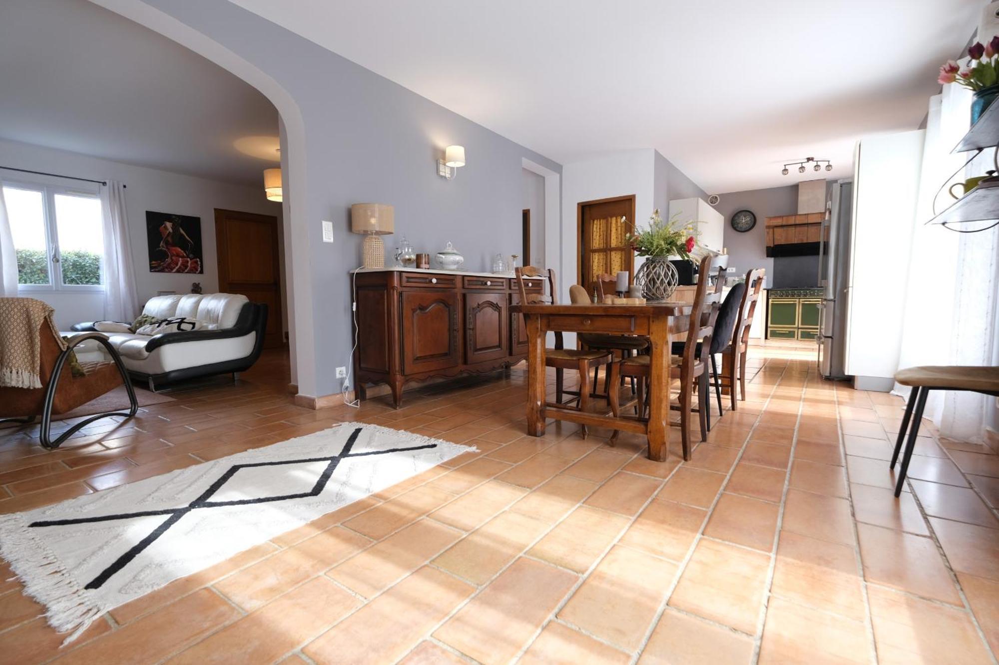 Nice Villa With Pool In Eyguieres Alpilles 6 People Luaran gambar