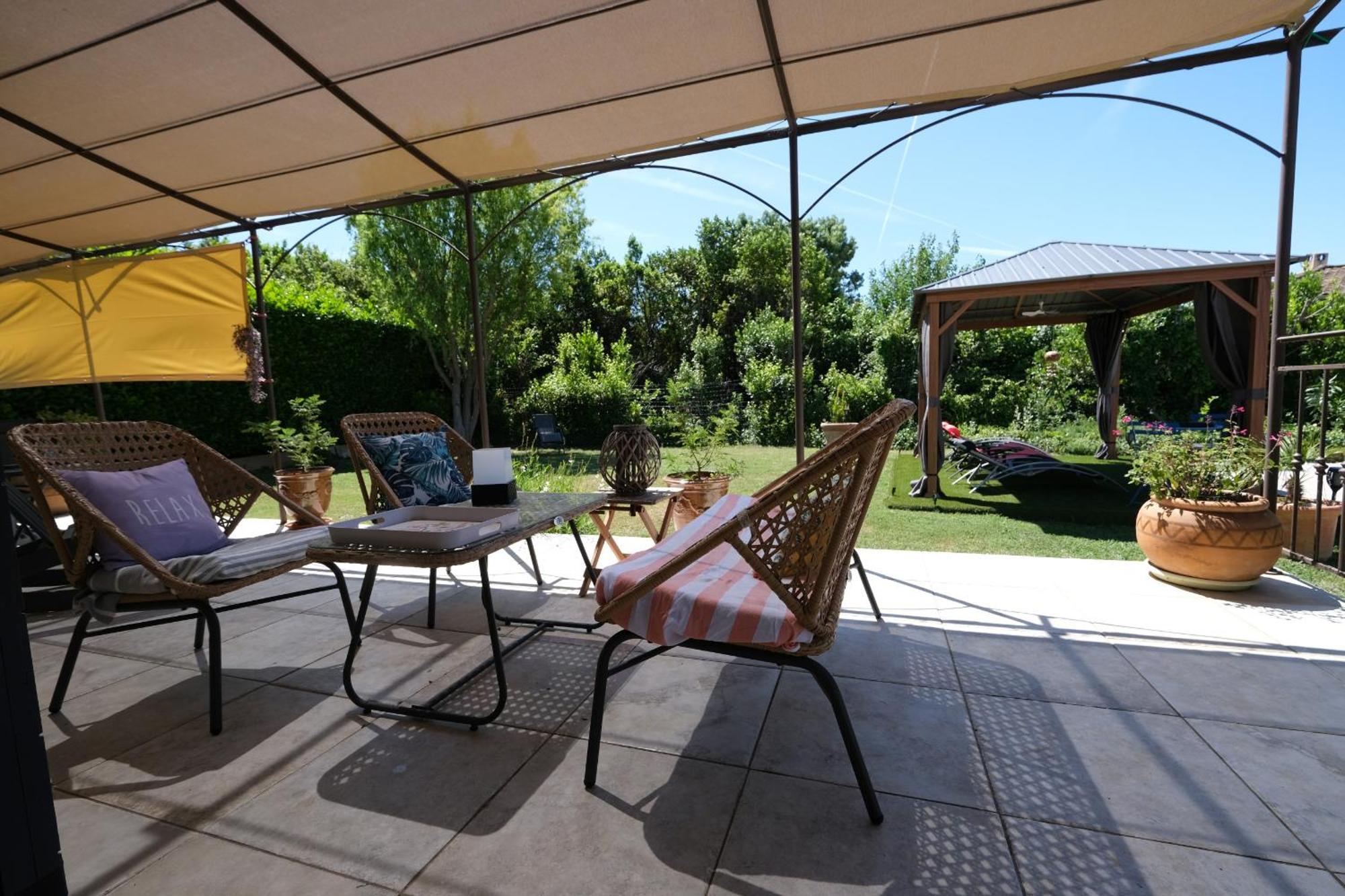 Nice Villa With Pool In Eyguieres Alpilles 6 People Luaran gambar